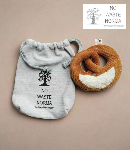 Pretzel rattle - no waste norma