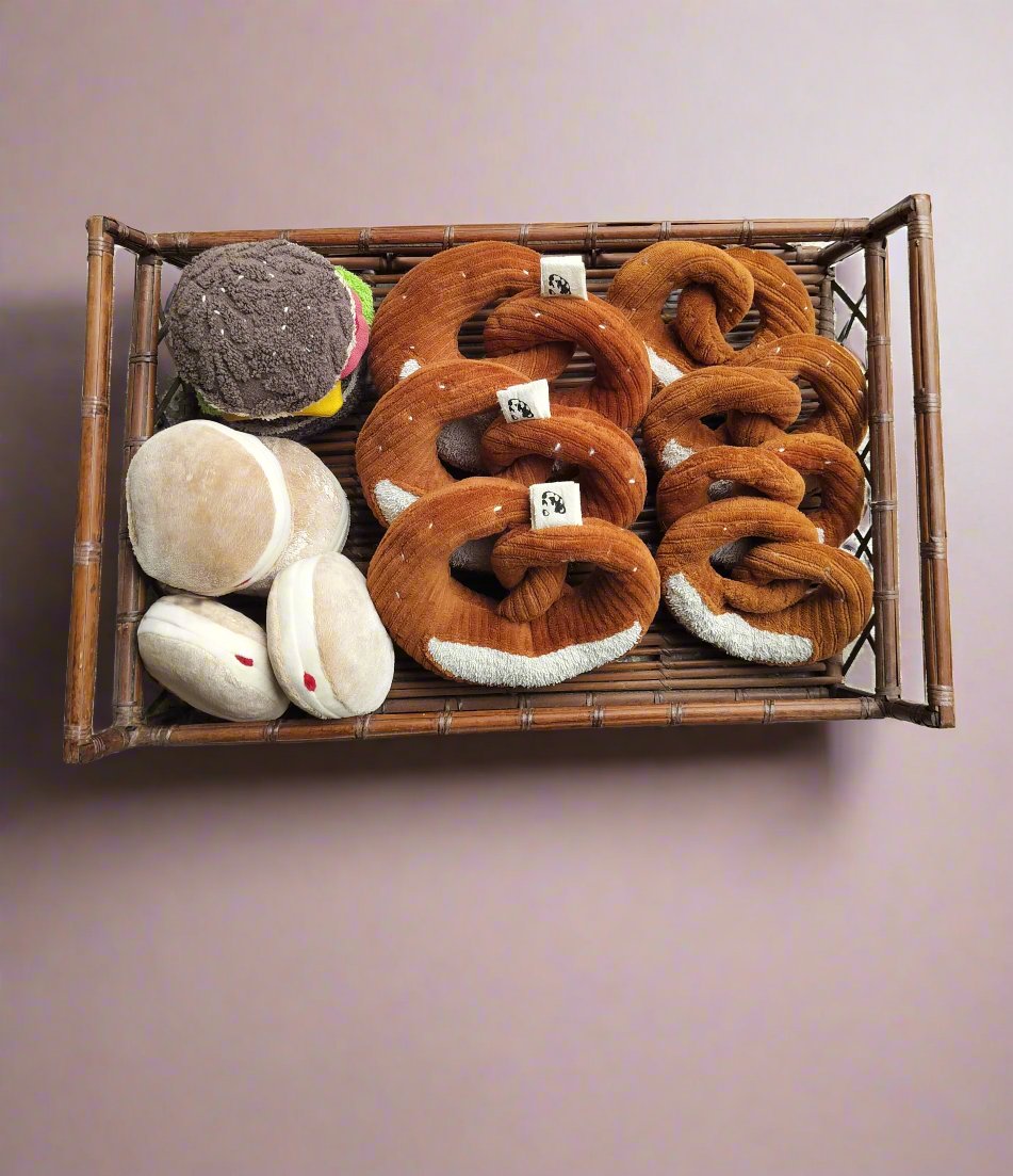 Pretzel rattle - no waste norma